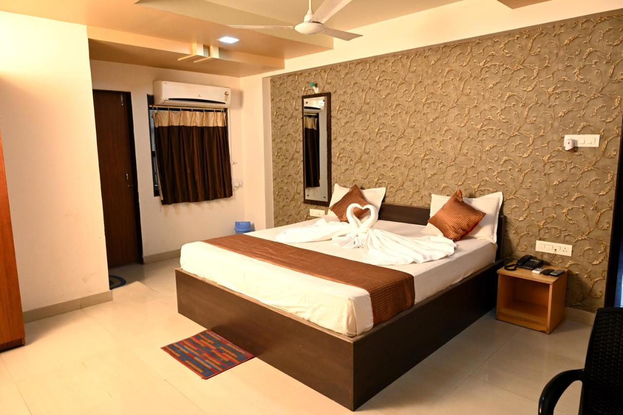 Somnāth Hotel Sukh Sagar מראה חיצוני תמונה